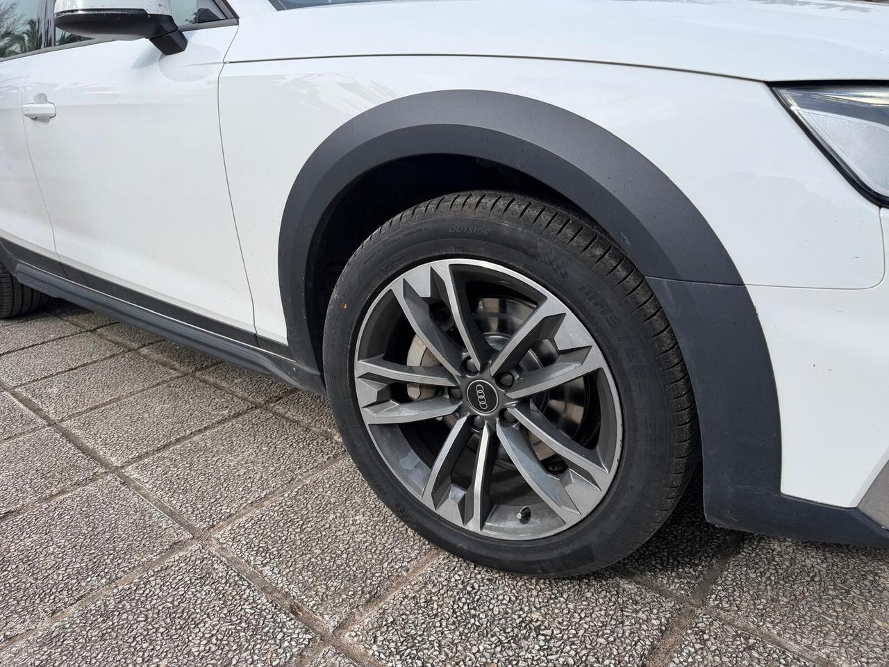 Audi A4 allroad 40 TDI 204 CV S tronic Identity Contrast