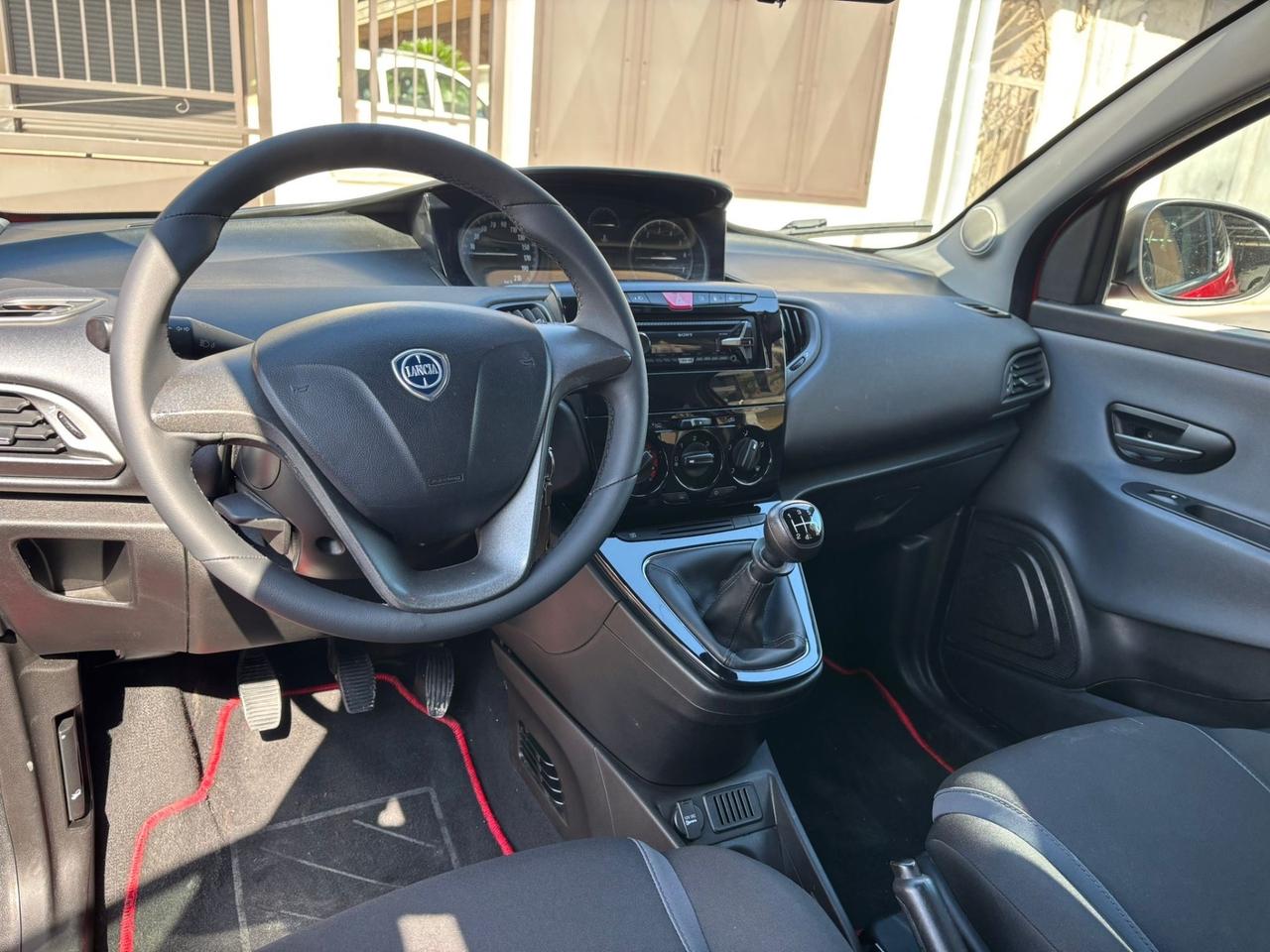 Lancia Ypsilon 0.9 TwinAir 85 CV 5 porte Metano Ecochic Platinum