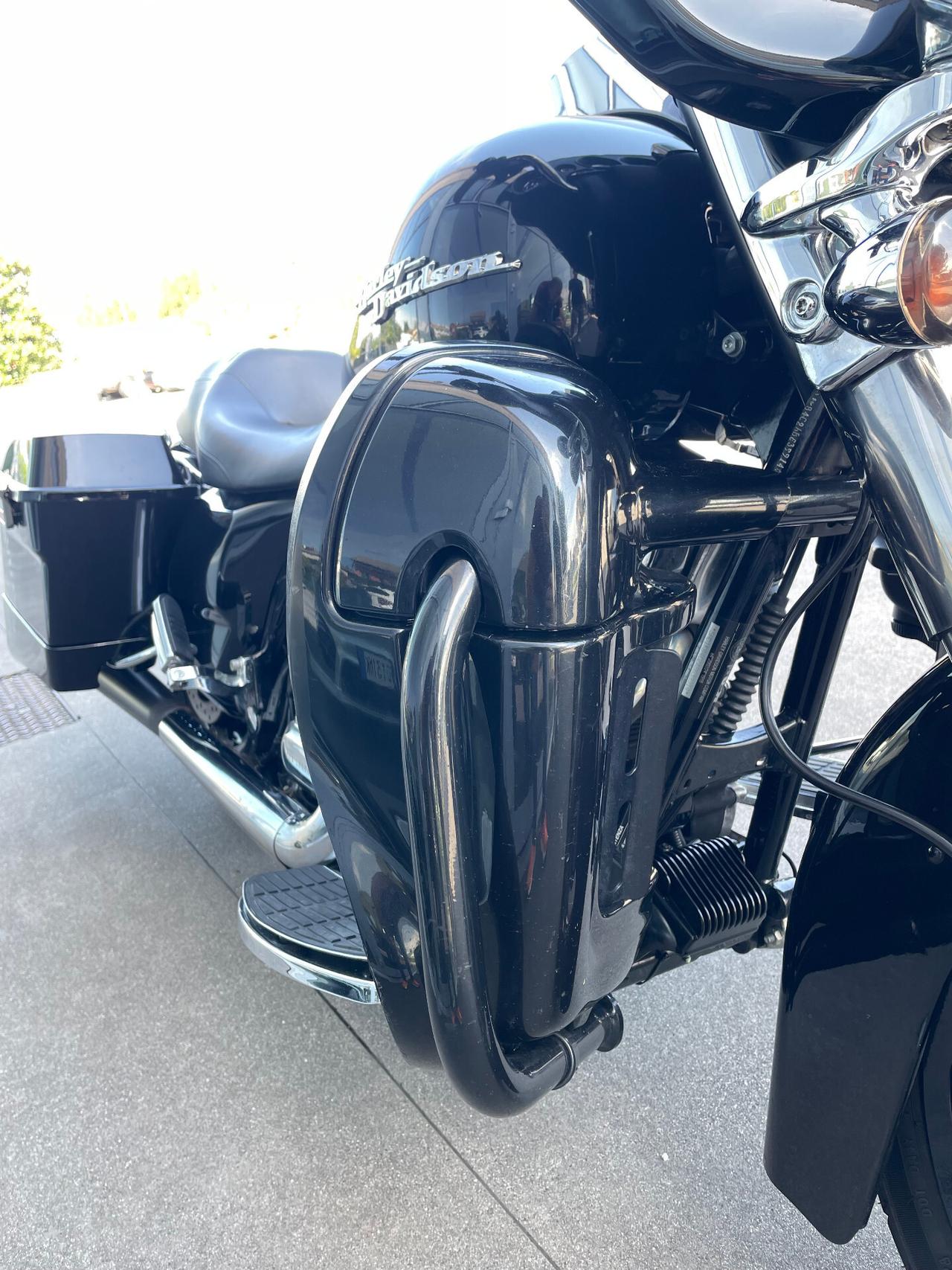 Harley-davidson Touring Street Glide Twin Cam 96 Six Speed con molti accessori sosp.Ohlins
