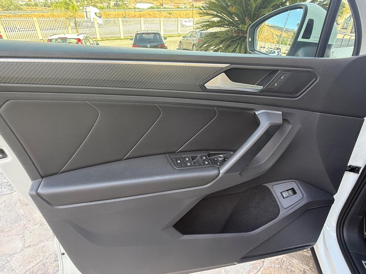 Volkswagen Tiguan 2.0 TDI 150 CV SCR DSG R-Line