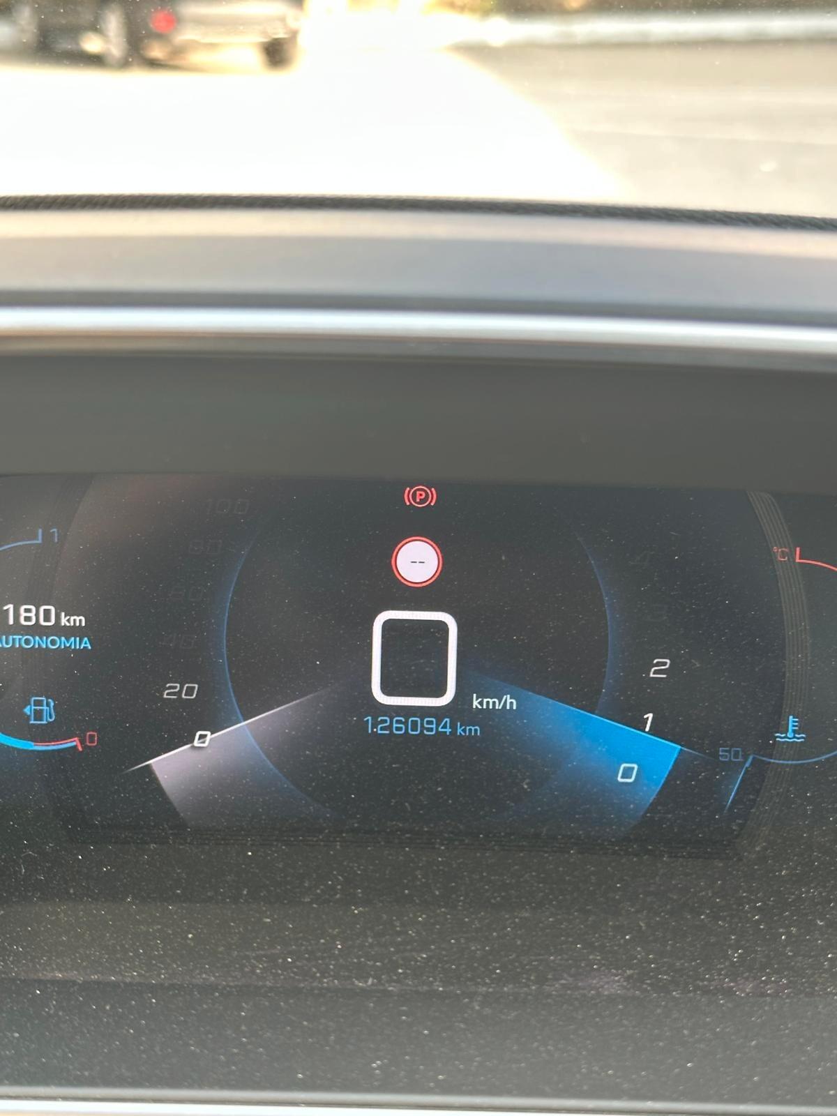 Peugeot 2008 BlueHDi 100 S&S Allure