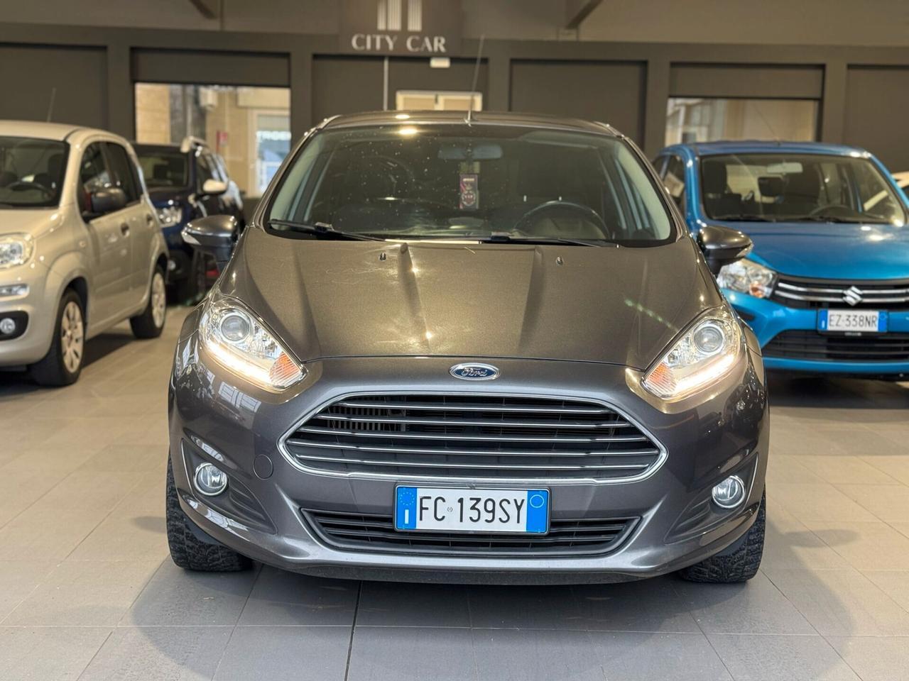 Ford Fiesta 1.0 EcoBoost 100CV 5 porte Black & White Edition ADATTA PER NEOPATENTATI