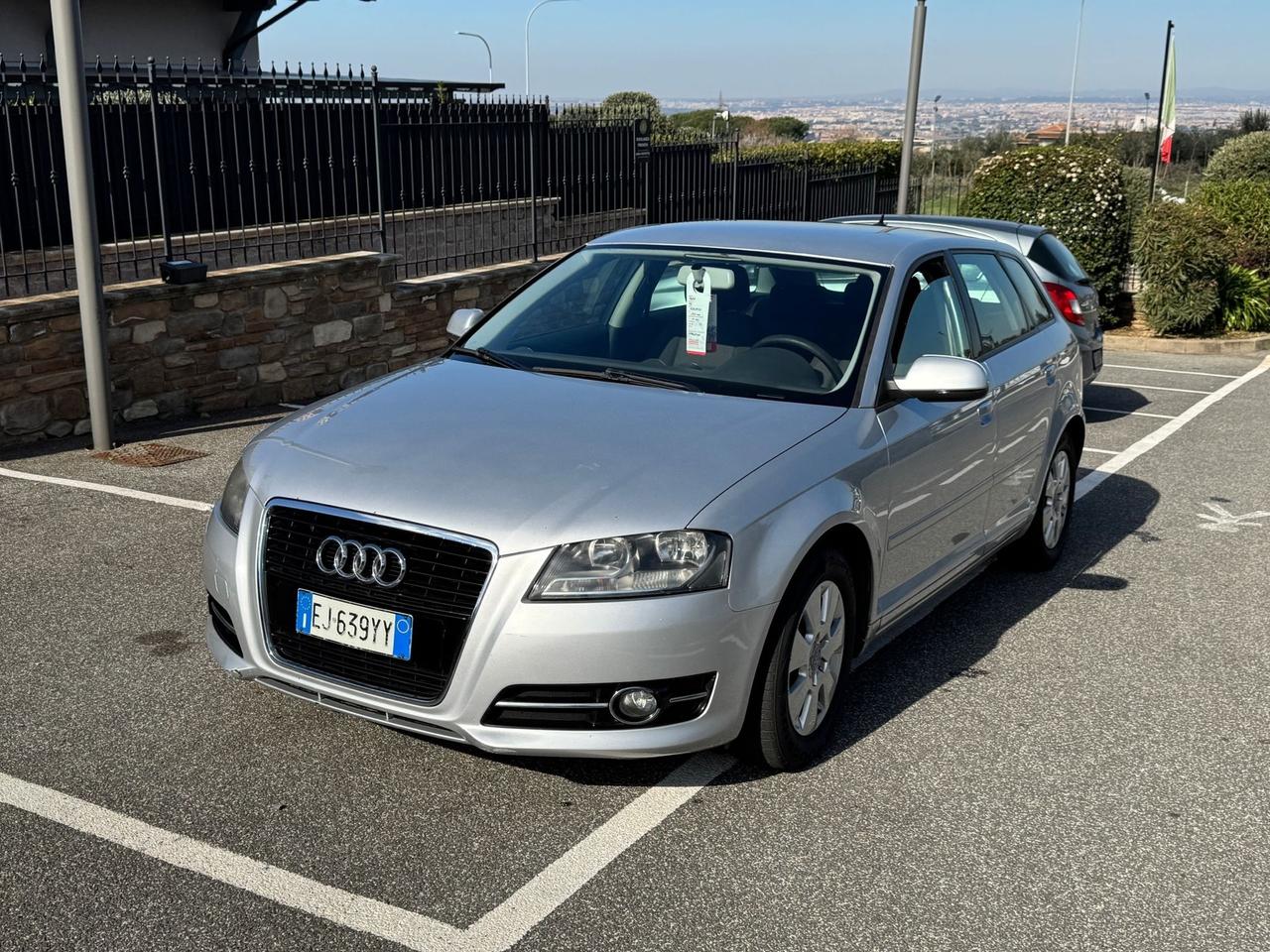 Audi A3 Attraction SPB 1.6 105cv tdi