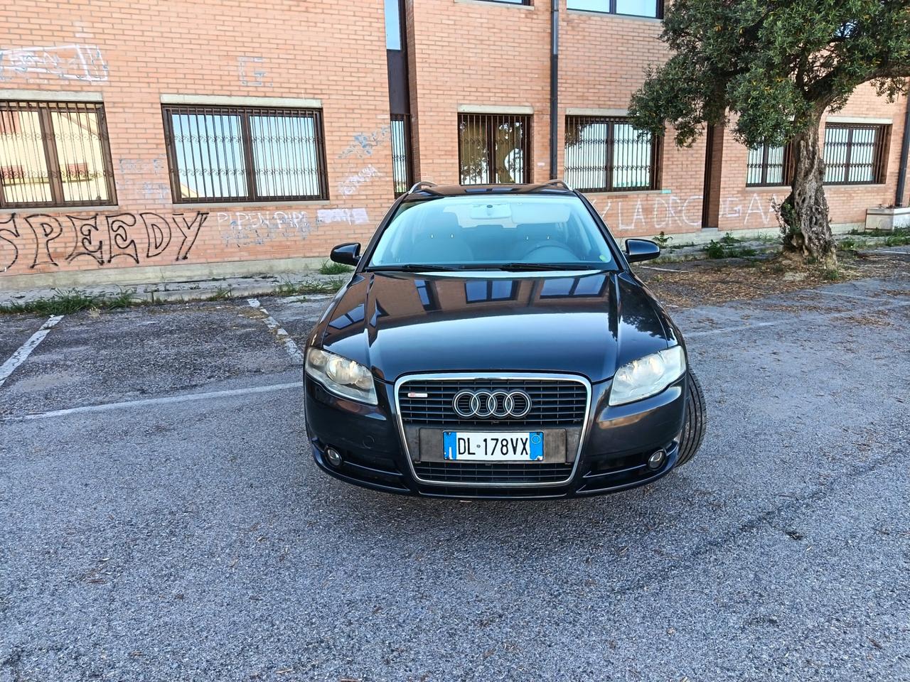 Audi A4 2.0 TDI AUTOMATICA NEOPATENT DISTRIBUZIONE APPENA FATTA