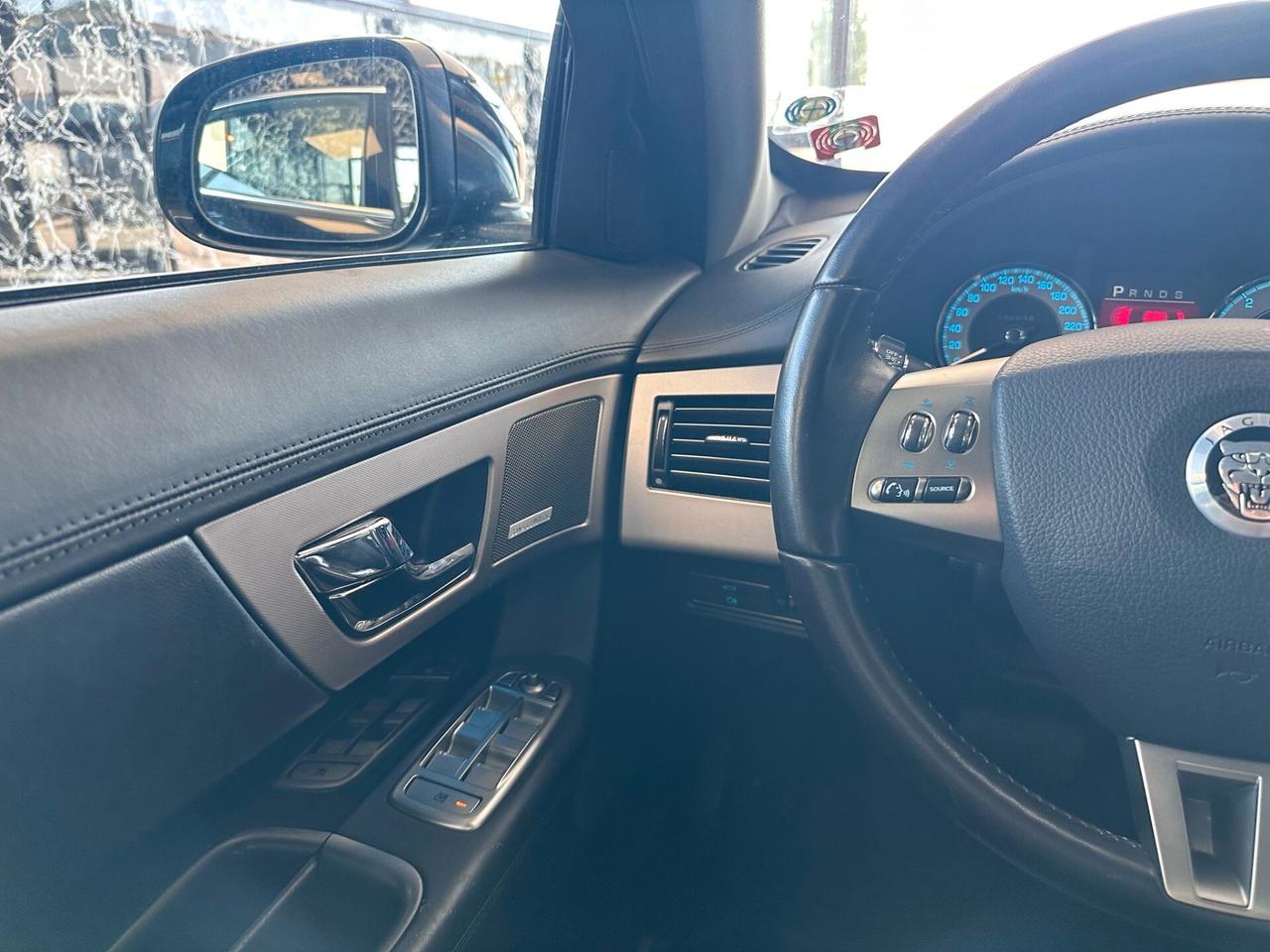 Jaguar XF 3.0 D V6 Luxury