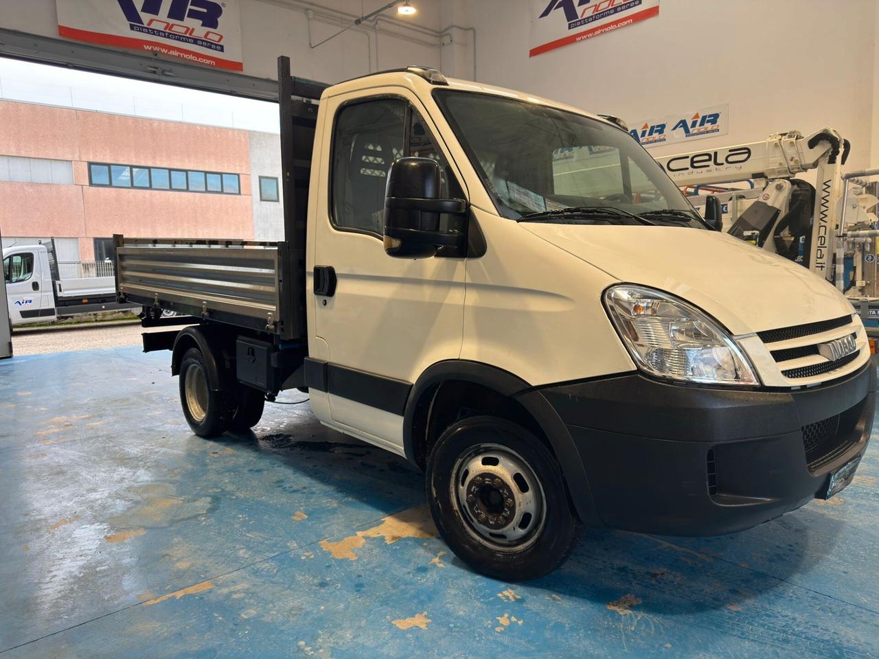 Iveco Daily 35/E4 – Ribaltabile Trilaterale – Euro 4