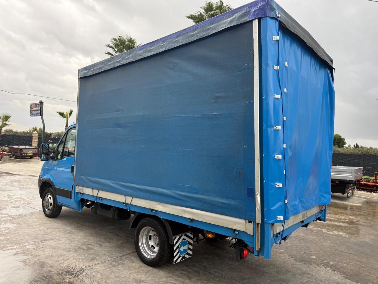 Trattore iveco Daily 35c10 cassonato telonato 4 metri per 2.15