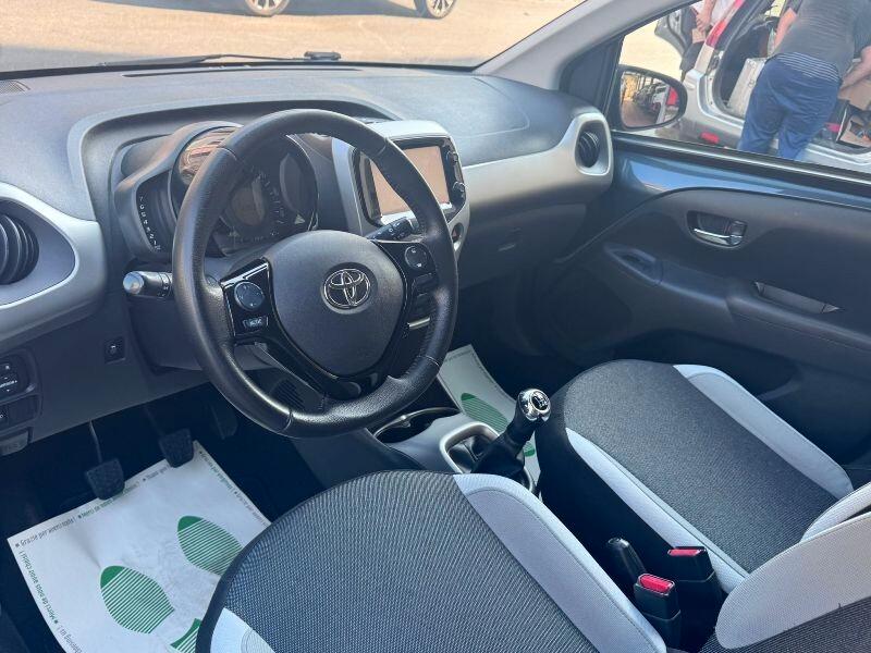 Toyota Aygo 1.0 VVT-i 69 CV 5 porte x-black