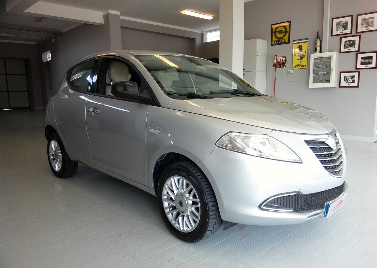 Lancia Ypsilon 0.9 TwinAir 85 CV 5 porte Metano Ecochic Gold NEOPATENTATI