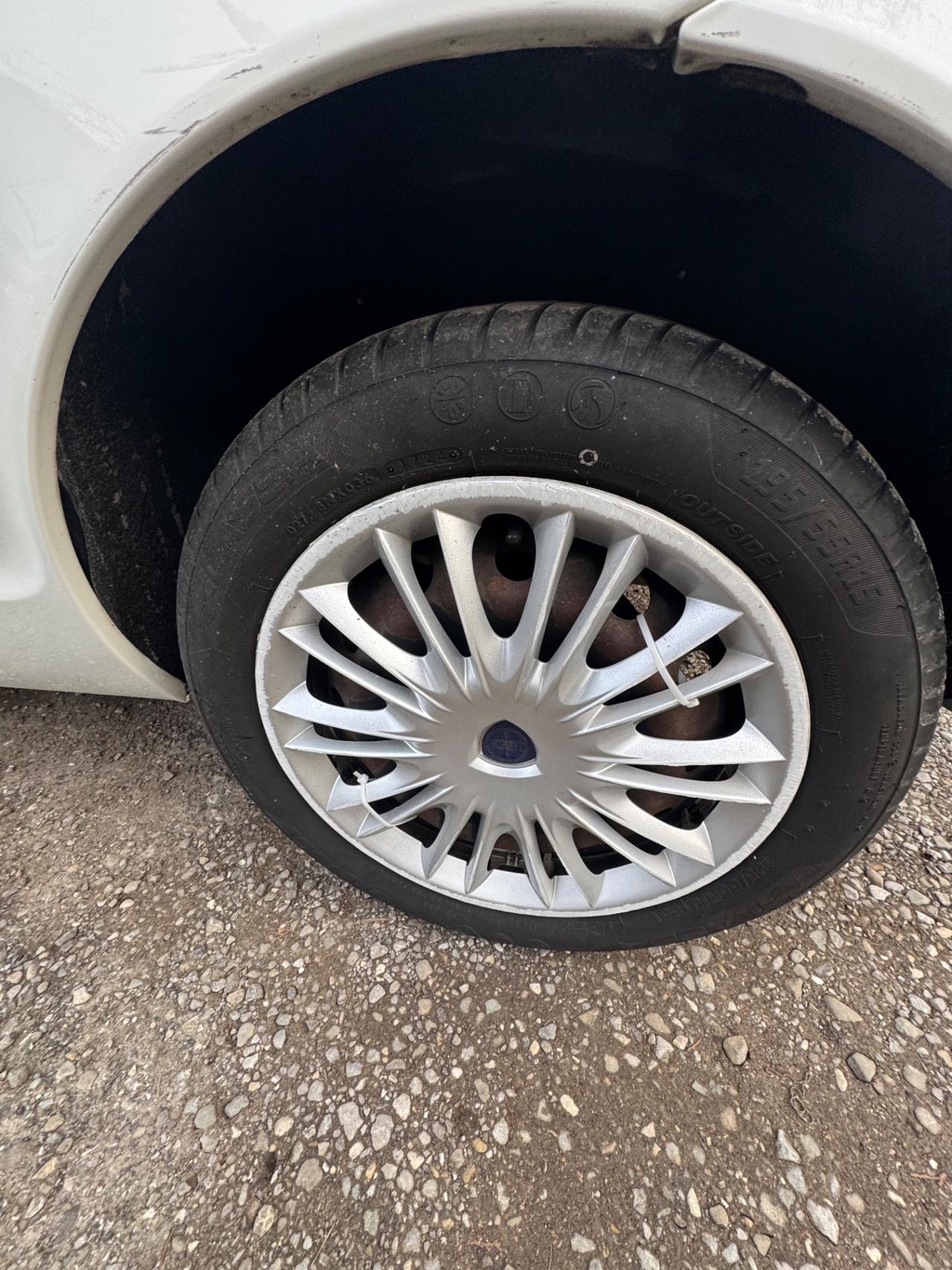 Lancia Ypsilon 1.3 MJT 75 CV Platino