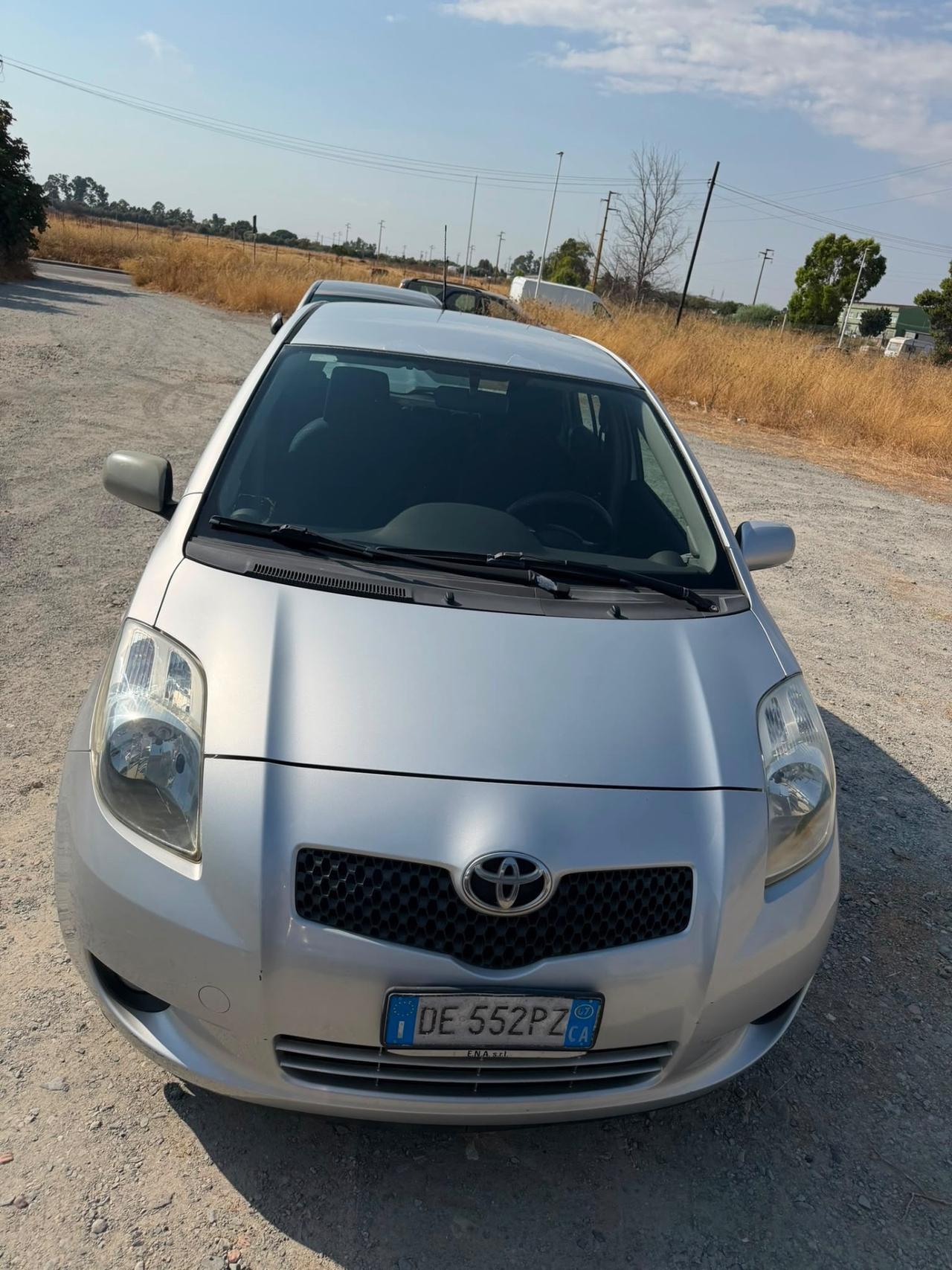Toyota Yaris Benzina-5 Porte- Neopatentati- Clima