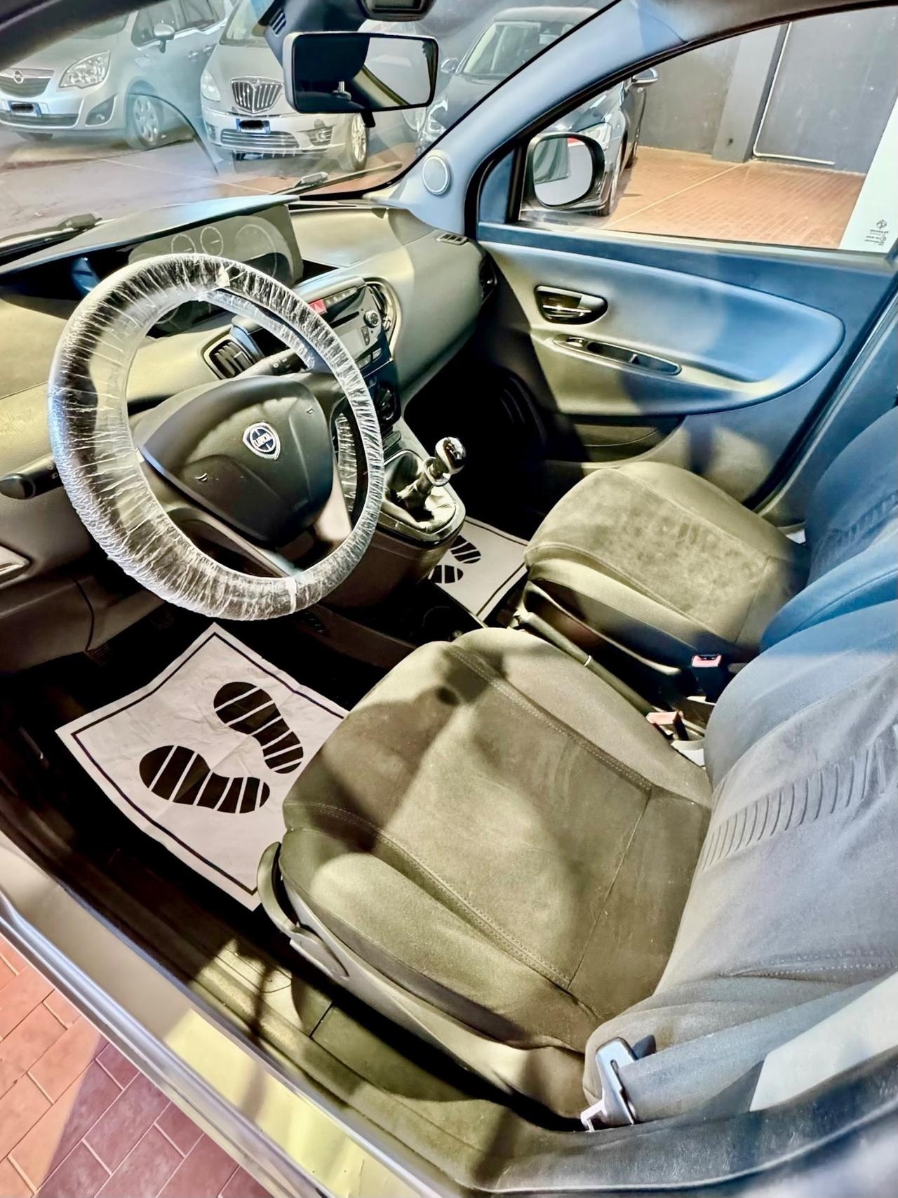 Lancia Ypsilon 1.2 69 CV 5 porte S&S Silver