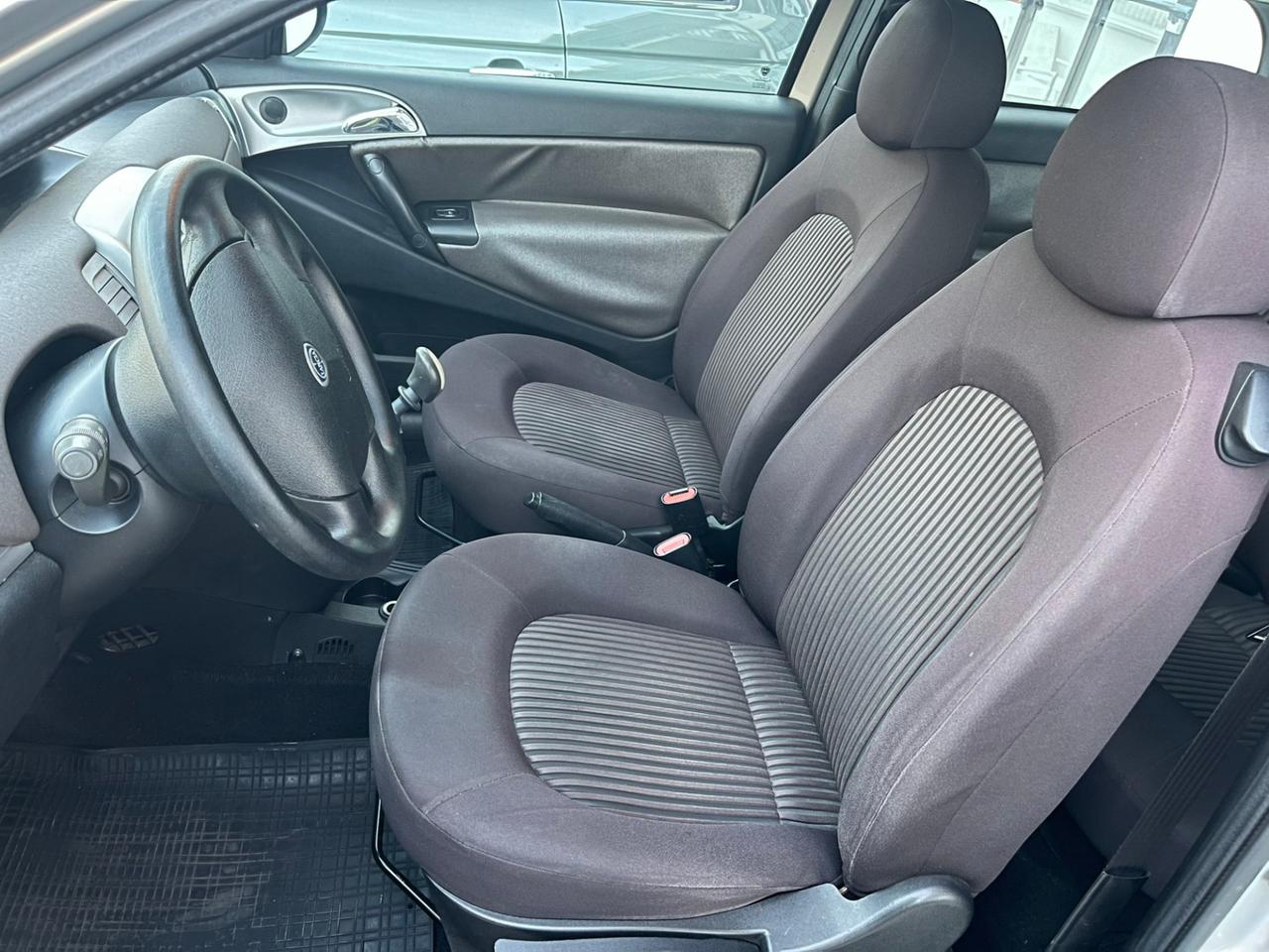 Lancia Ypsilon 1.2 8v Versus