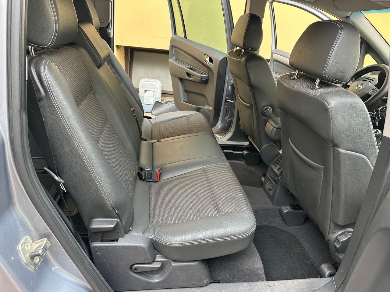 Opel Zafira 1.8 16V VVT Cosmo - 7 POSTI