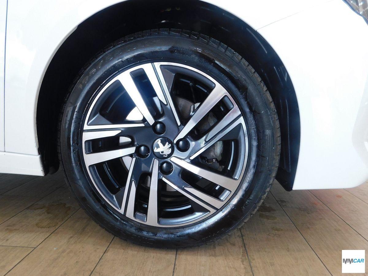 PEUGEOT - 208 - BlueHDi 100 S&S 5p. Allure Navi Pack