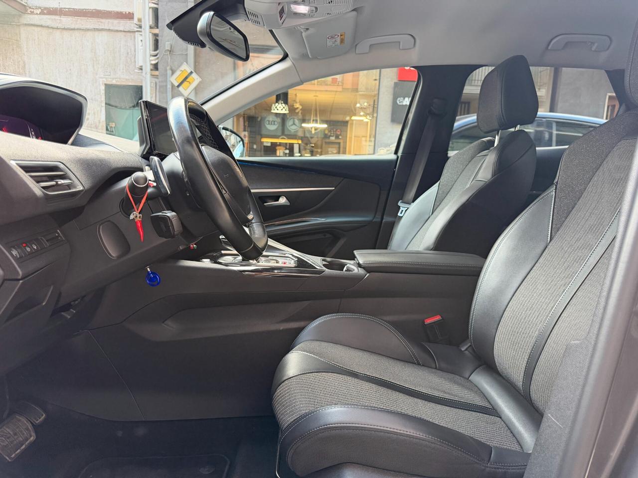 Peugeot 3008 BlueHDi 130 S&S EAT8 Allure