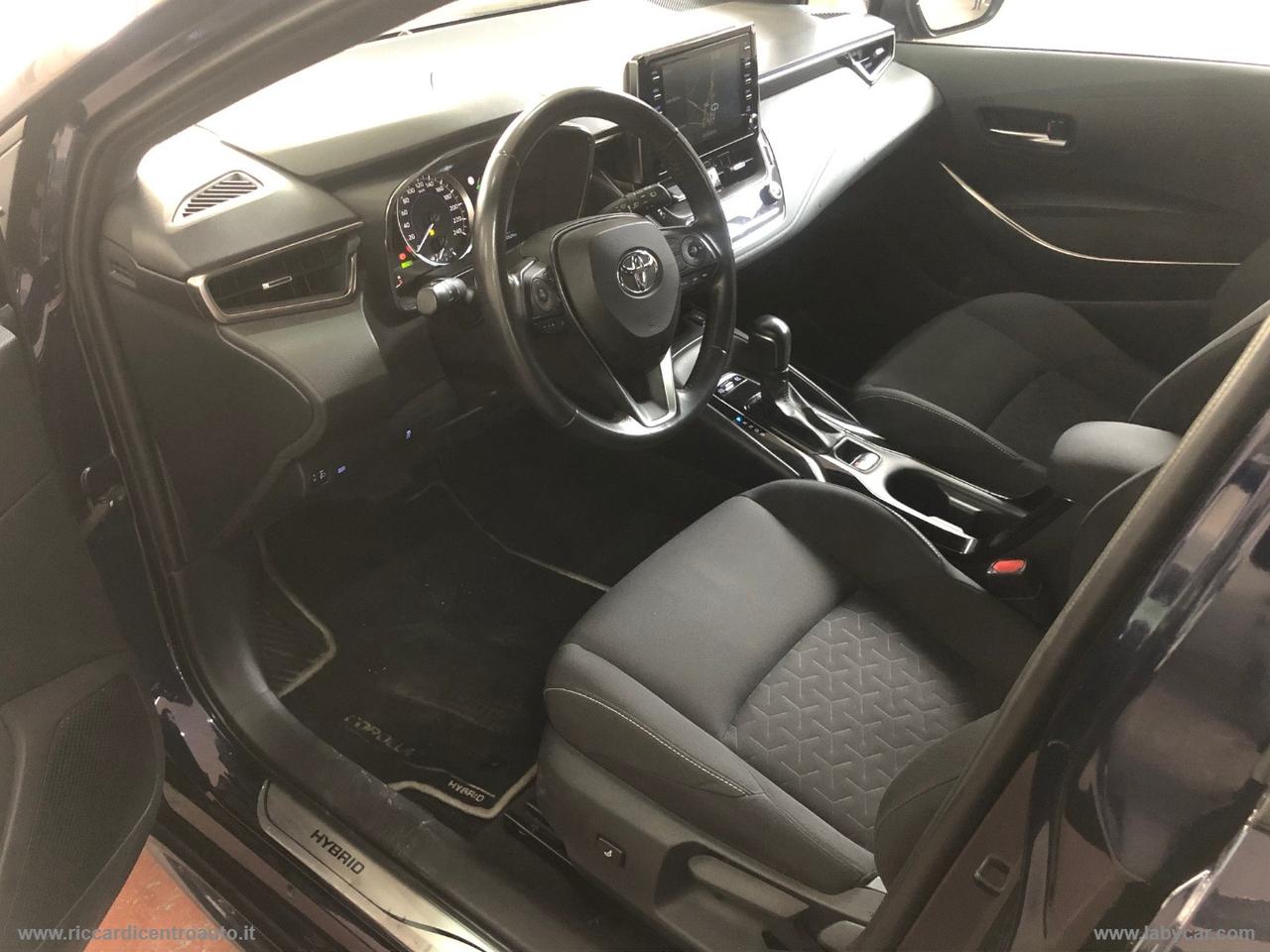 TOYOTA Corolla 1.8 Hybrid Business