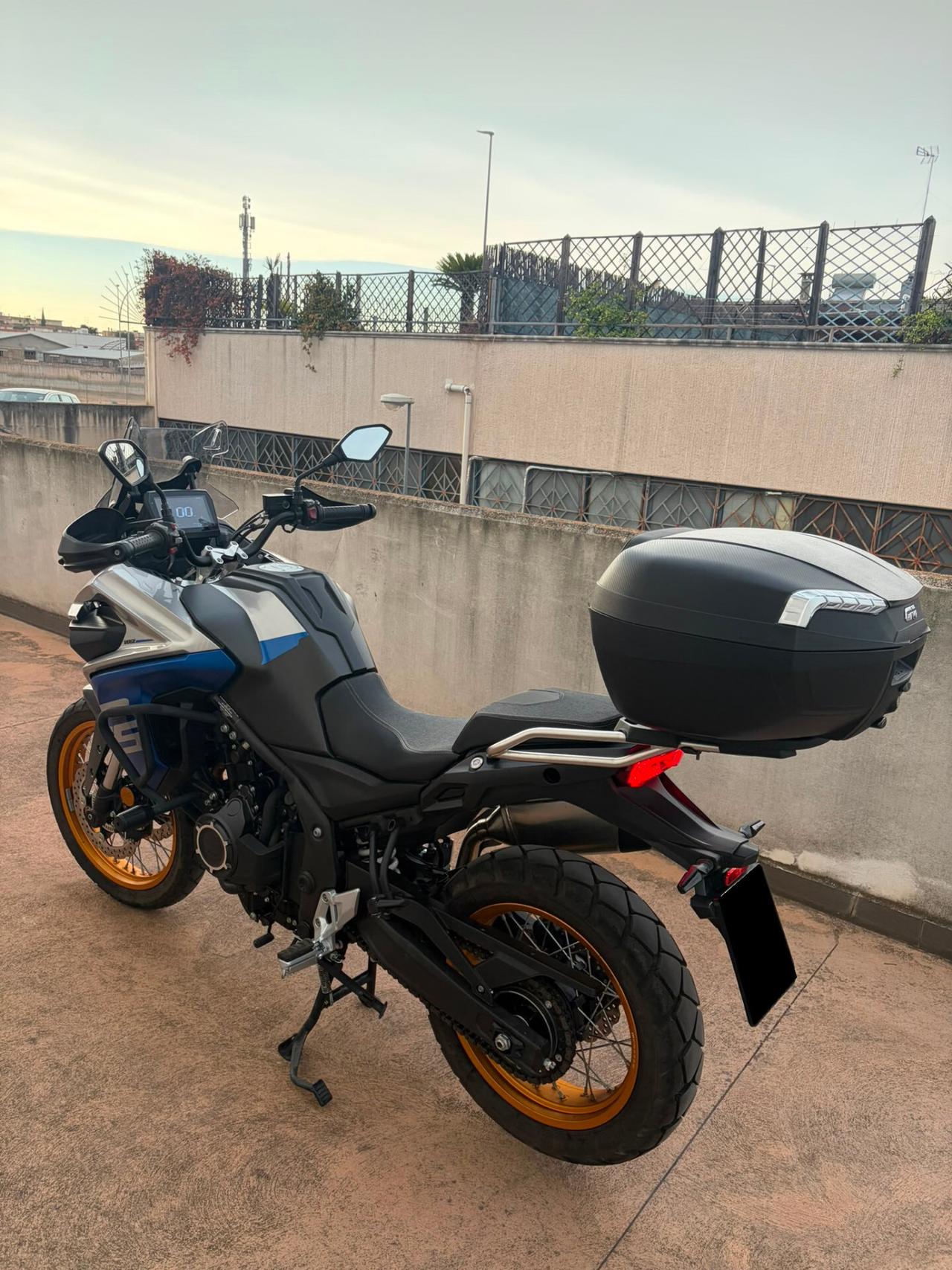 Voge Valico 525 TOURING BLU SILVER CON BAULETTO