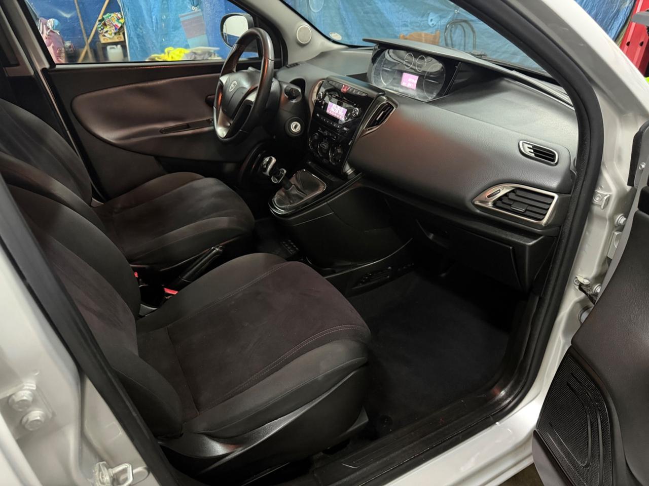 Lancia Ypsilon 1.2 69 CV 5 porte S&S Silver