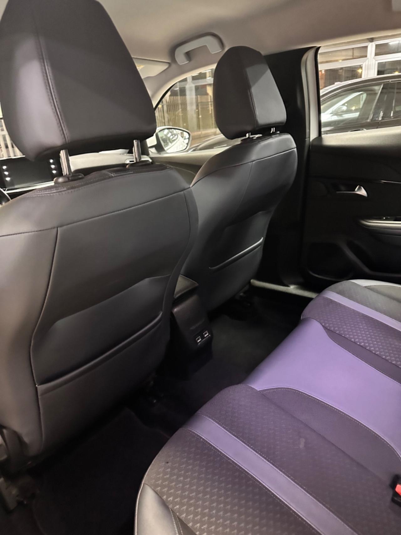 Peugeot 2008 BlueHDi 130 S&S EAT8 Allure Navi Pack