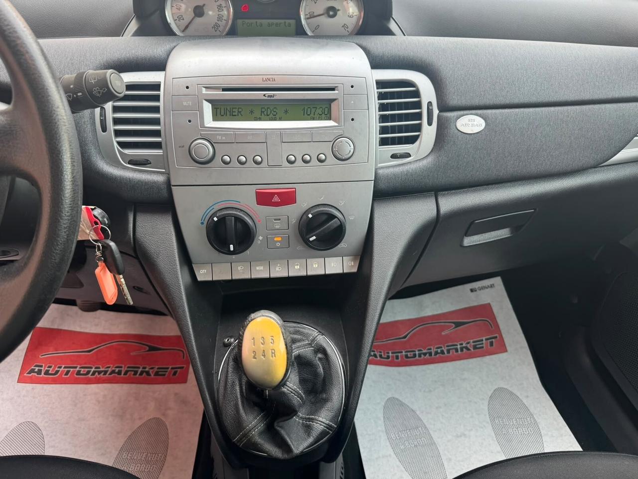 Lancia Ypsilon 1.2 69 CV Unyca