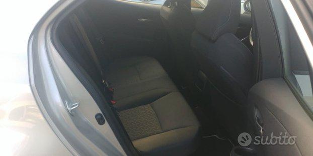 TOYOTA COROLLA HBRID 98cv NEO PATENTATI APPLE CAR PLAY BLUETOOTH CRUISE CERCHI MULTIFUNZIONE