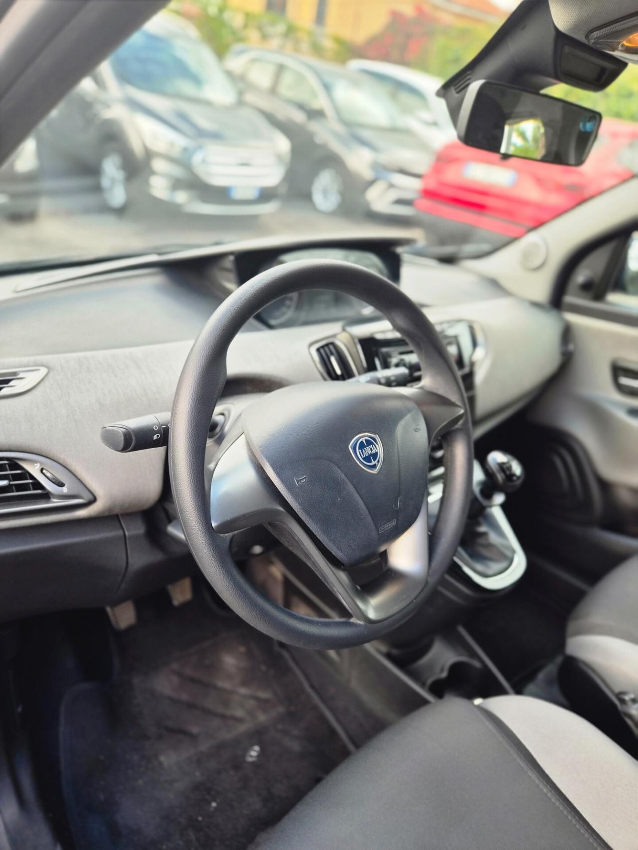 Lancia Ypsilon 1.2 69 CV 5 porte S&S Platinum