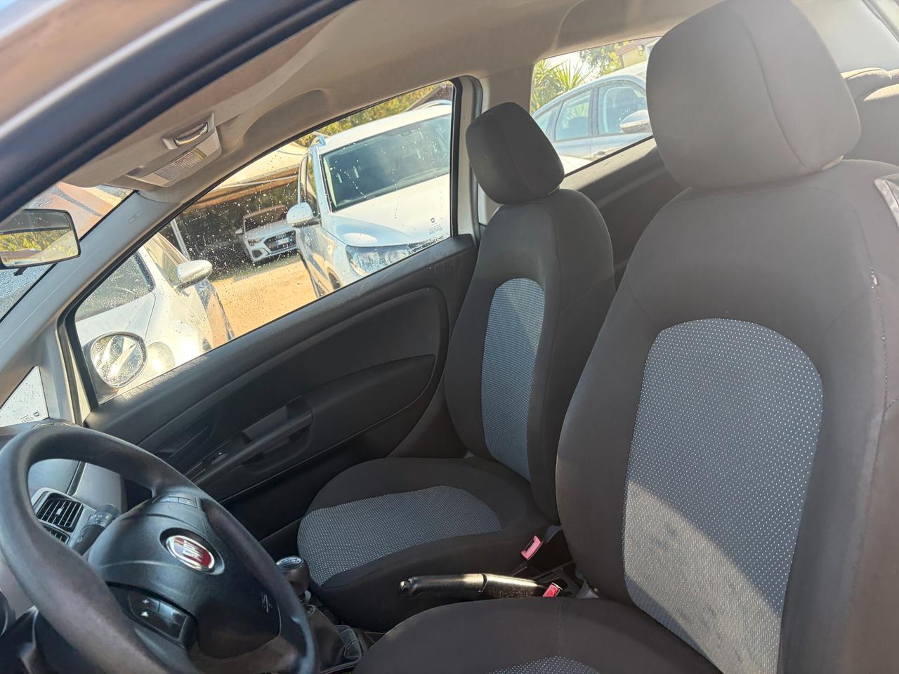 FIAT GRANDE PUNTO 1.2 69CV 76.000 KM UNICOPROPRIETARIO ANNO 2013