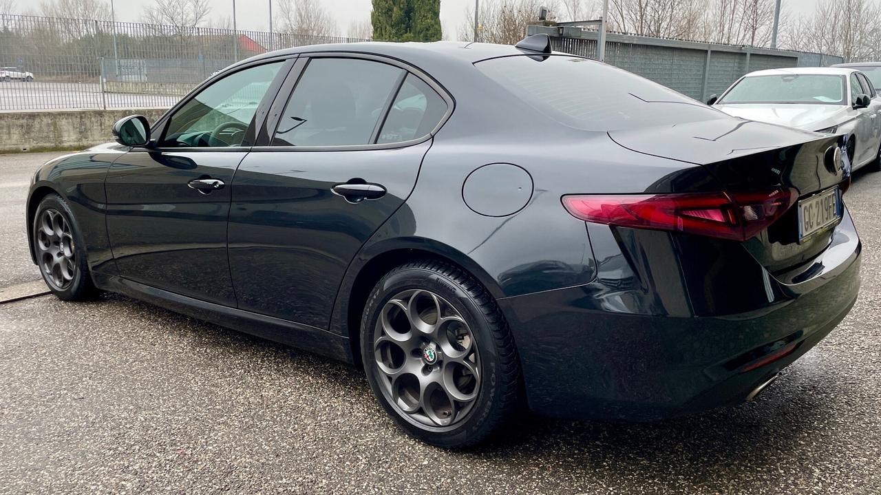 ALFA ROMEO GIULIA 2.2 TURBODIESEL EXECUTIVE 160CV - FULL LED, VETRI PRIVACY, CRUISE CONTROL