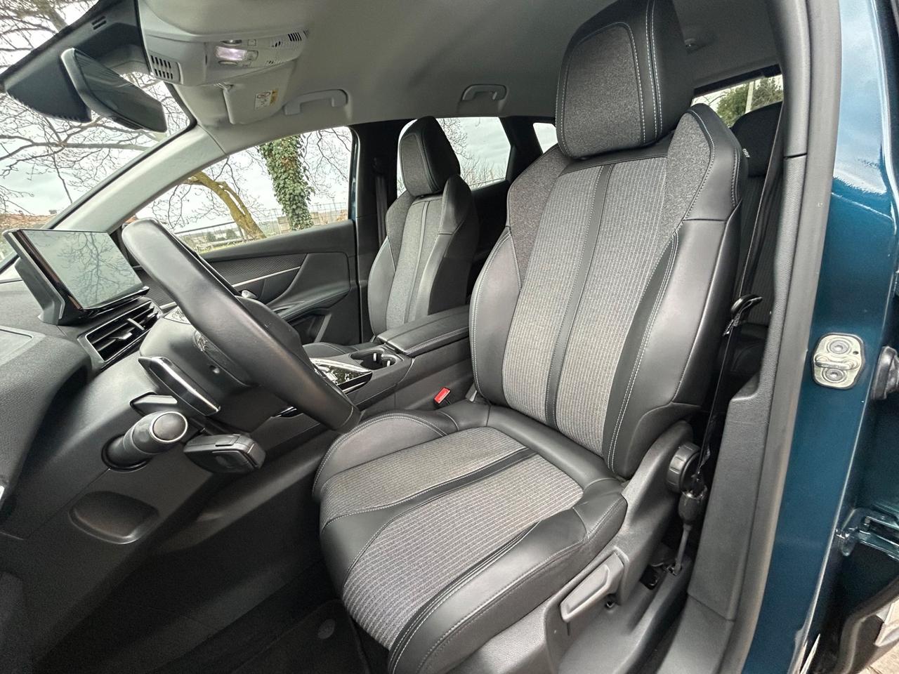 Peugeot 3008 Hybrid 225 e-EAT8 Allure