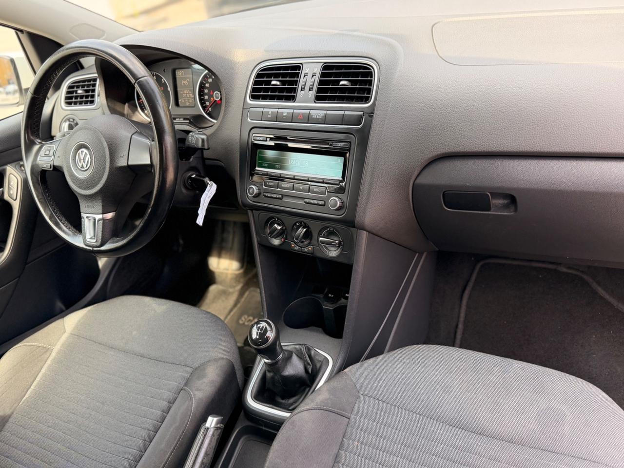 Volkswagen Polo 1.2 70 CV neopatentati gancio traino 2014