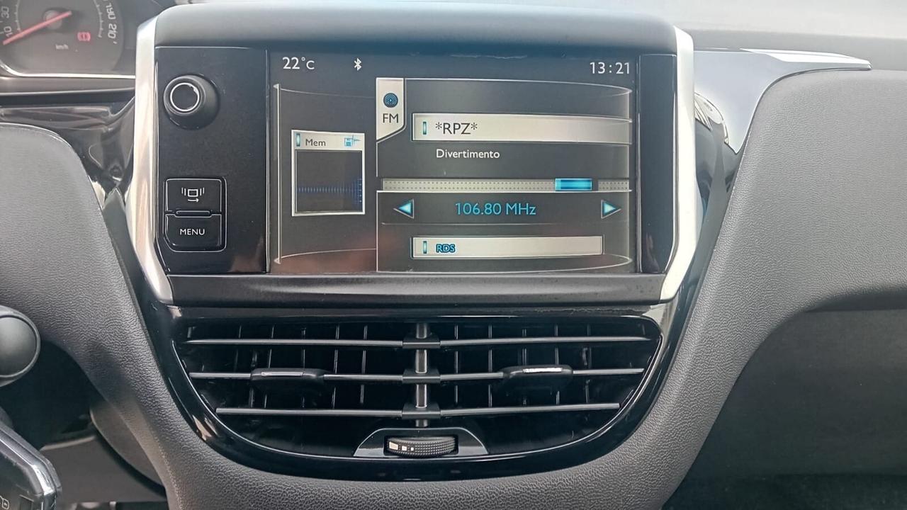 Peugeot 208 -1.4 hdi -5P-full-2013