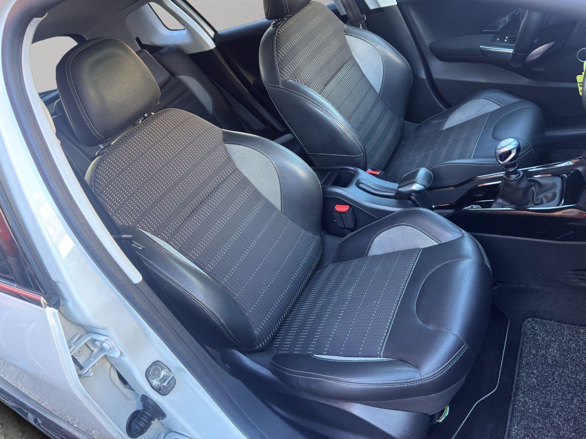 PEUGEOT - 2008 - 1.6 BlueHDi 102cv Black Matt bianco perla