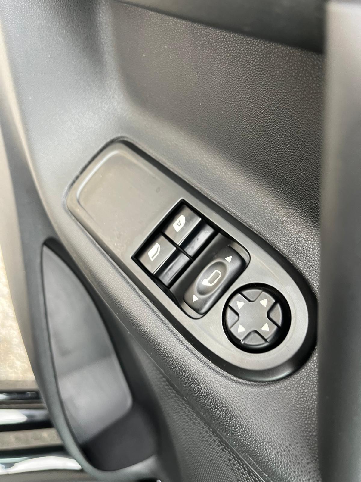 Citroën C3-1.2 benz-full opt-km 80000-2014