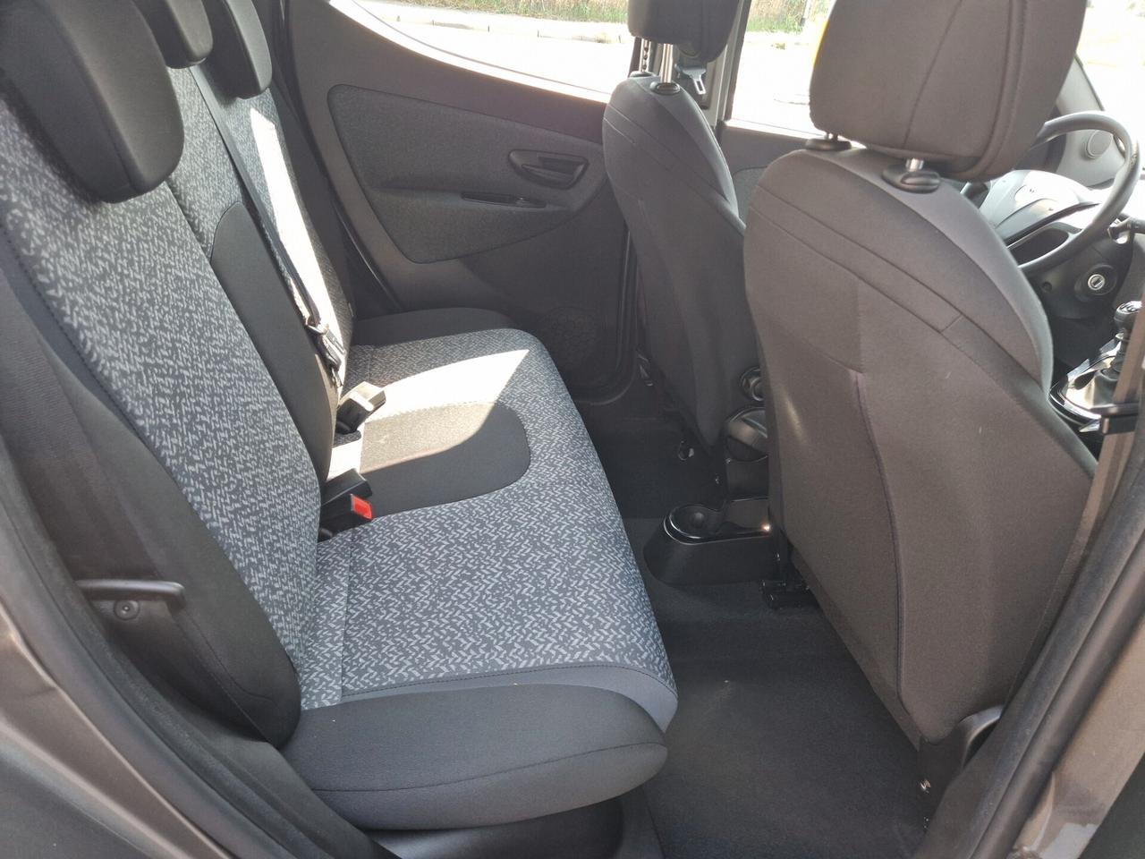 Lancia Ypsilon 1.0 FireFly 5 porte S&S Hybrid Silver