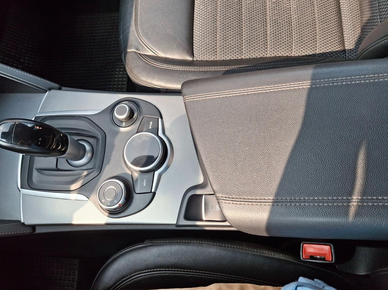 Alfa Romeo Stelvio 2.2 Turbodiesel 210 CV AT8 Q4 Executive