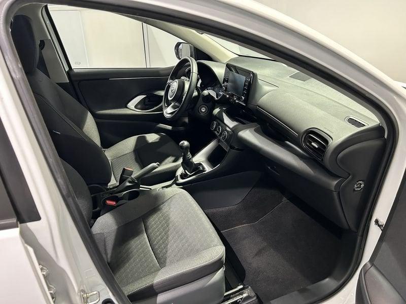 Toyota Yaris Yaris 1.0 5 porte Active + SENSORI DI PARCHEGGIO ANTERIORI