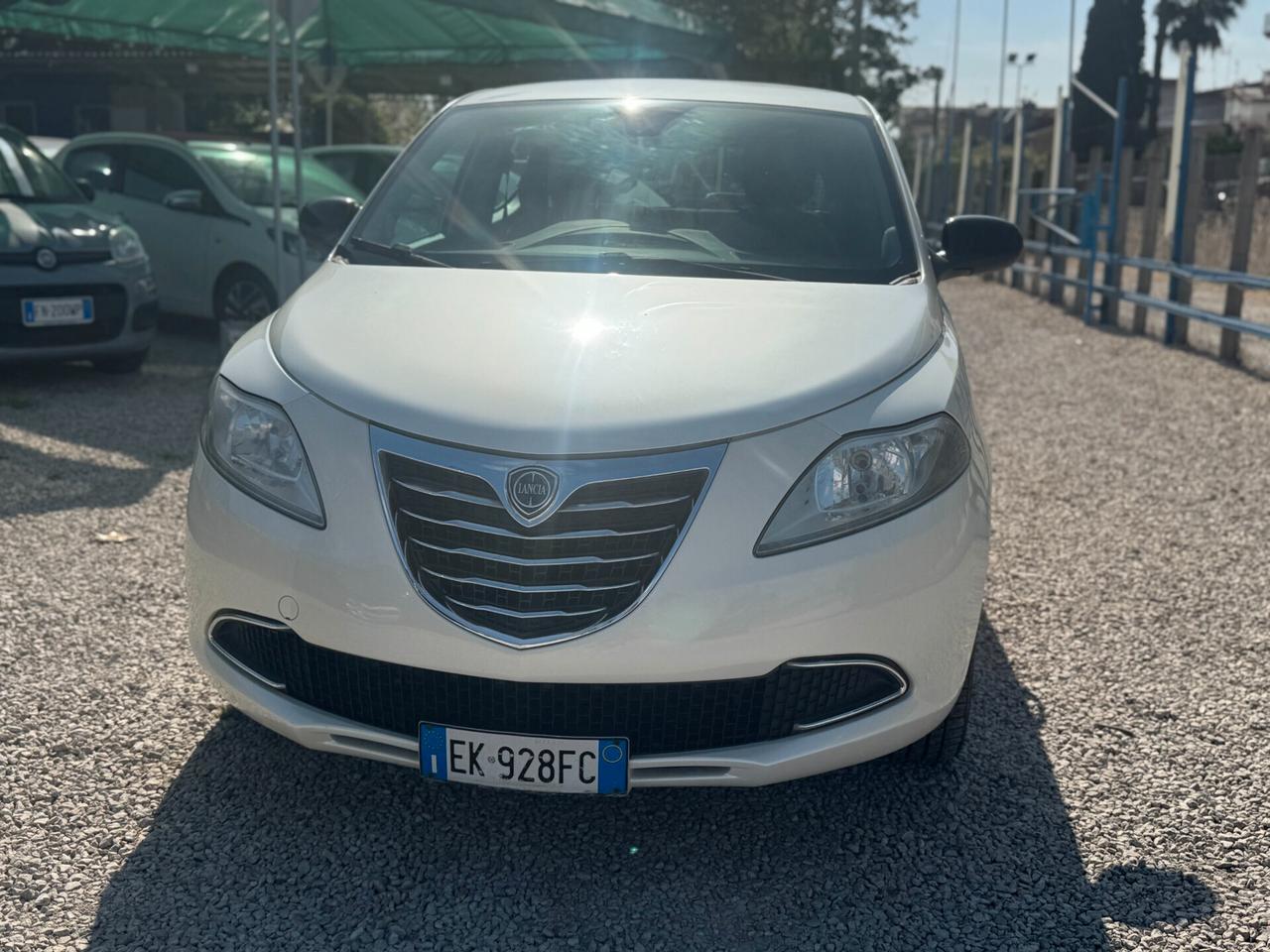 Lancia Ypsilon 1.3 MJT 16V 95 CV 5 porte 1prop. km certificati bianco perla 2011