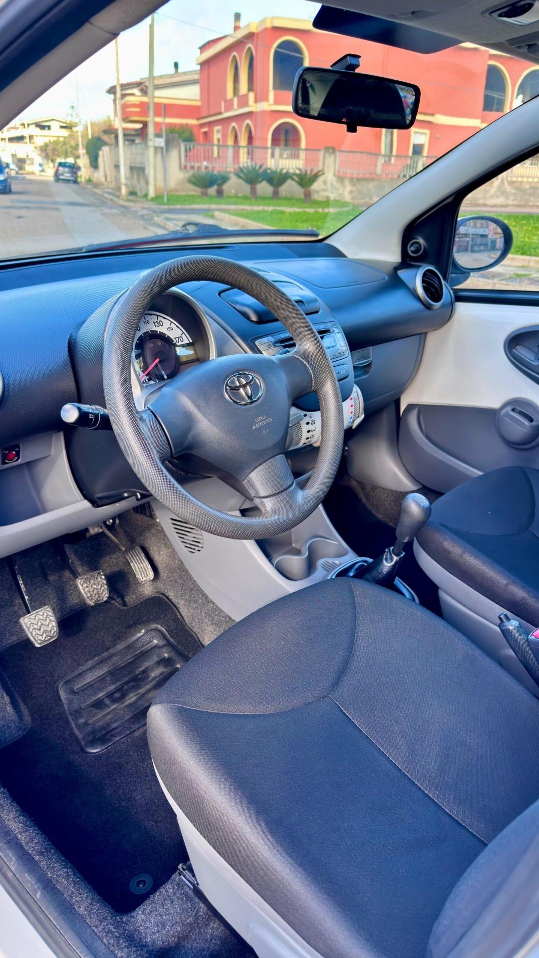 Toyota Aygo 1.0 12V VVT-i 5 porte Deep Ocean Connect