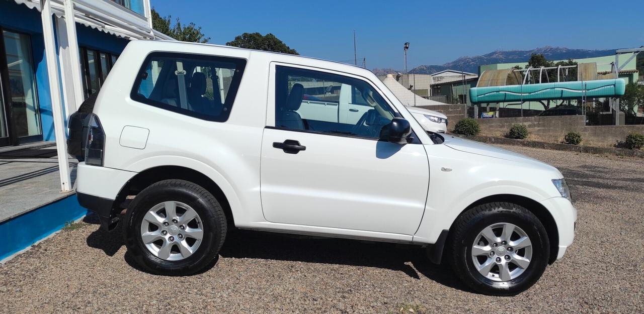 Mitsubishi Pajero 3.2 DI-D 16V aut. 3p. Invite DPF