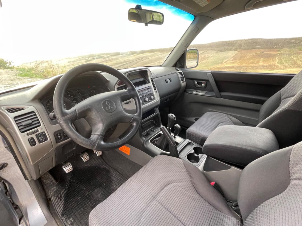 Mitsubishi Pajero 2.5 TDI 3p. Instyle