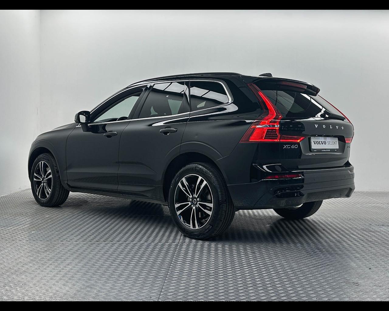 VOLVO XC60 B4 (d) AWD automatico Essential
