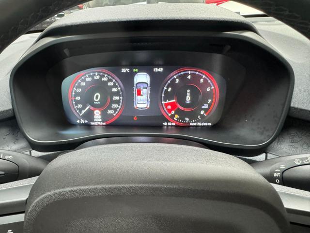 VOLVO XC40 T2 automatico Mod 2023 Car Play
