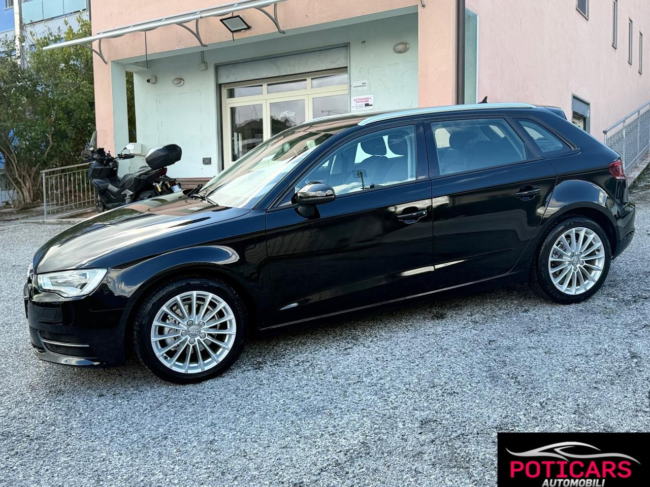 Audi A3 1.6 TDI 105 CV AUTOMATICA
