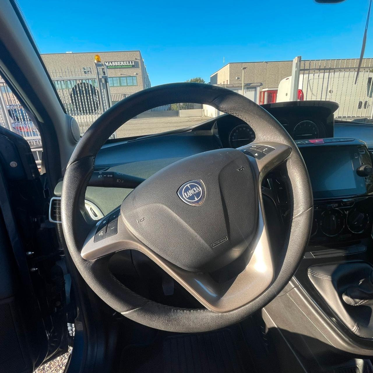 Lancia Ypsilon 1.0 FireFly 5 porte S&S Hybrid Ecochic Silver