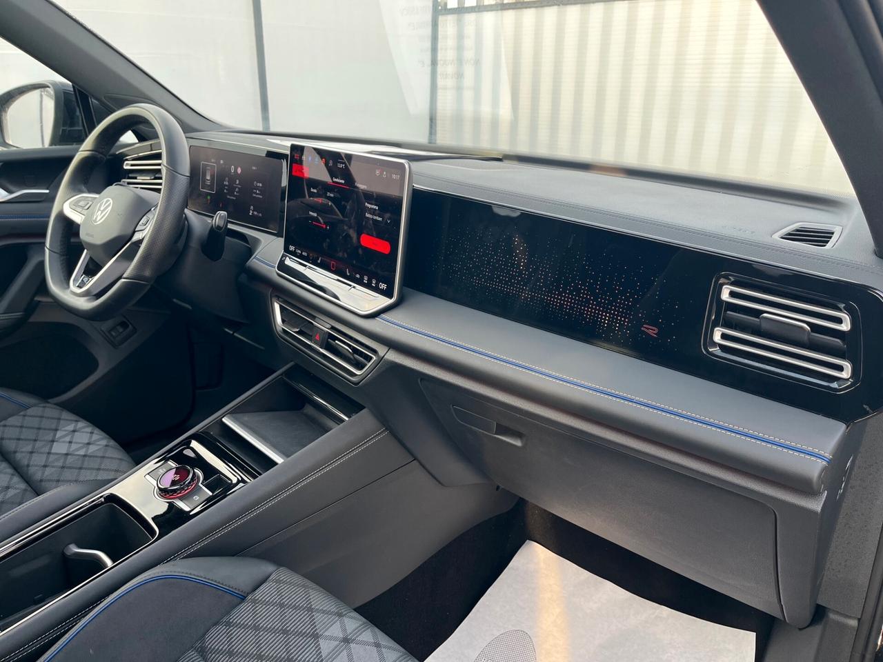 Volkswagen Tiguan 2.0 TDI 150 CV DSG R-Line Plus *TETTO APRIBILE*