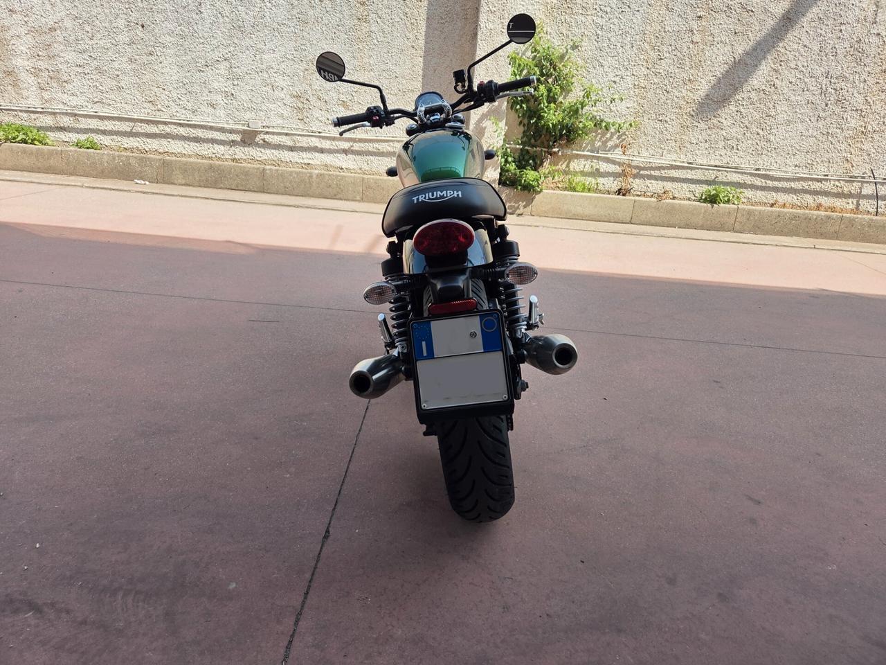 Triumph Speed Twin 900 Stealth Edition