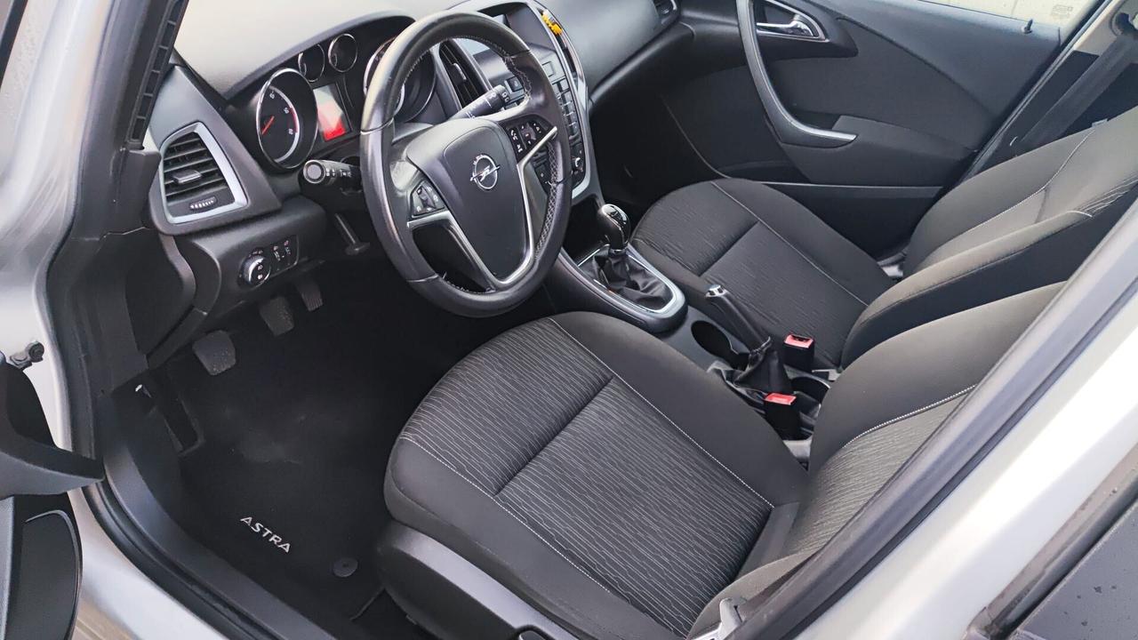 Opel Astra 1.7 CDTI - 2013