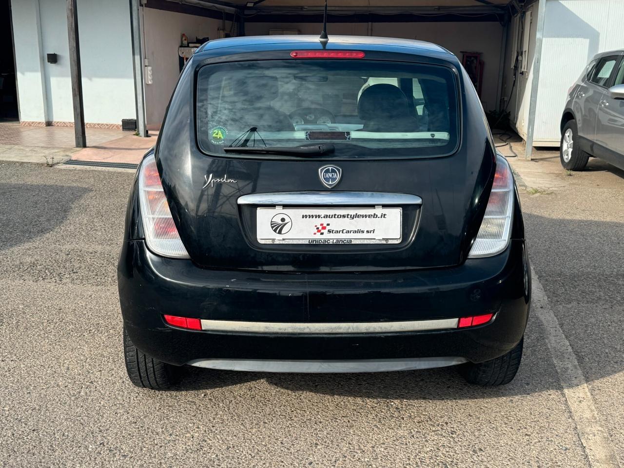 Lancia Ypsilon 1.2 69 CV Unyca - 2012