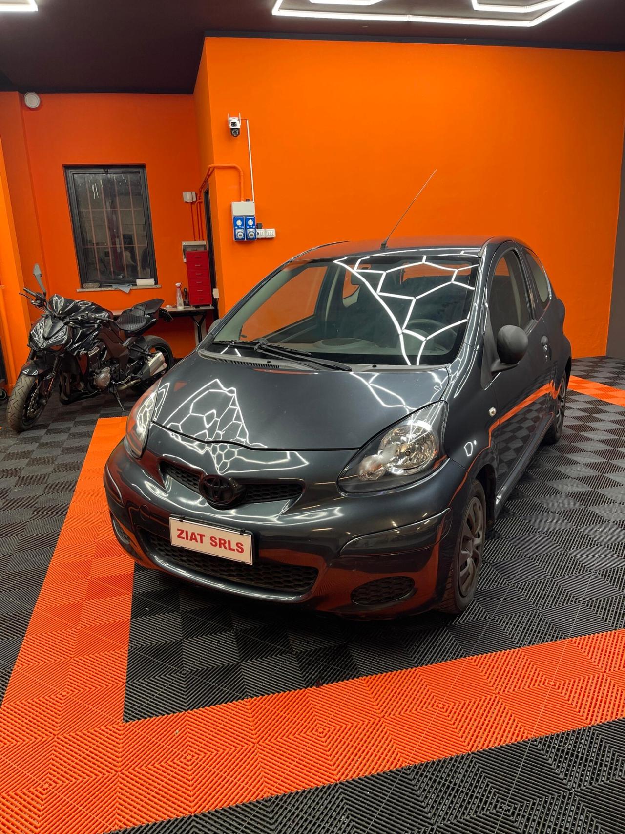 Toyota Aygo 1.0 12V VVT-i 3 porte ok neopatentati